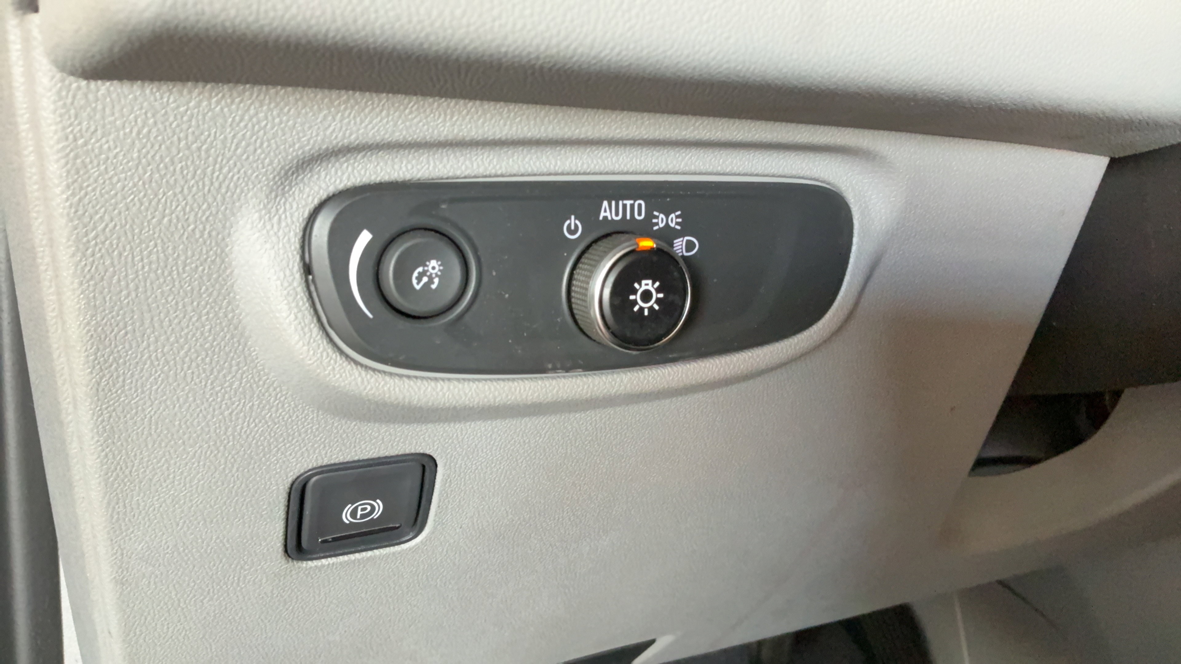 Used 2022 GMC Terrain SLE w/ Driver Convenience Package FWD image 15