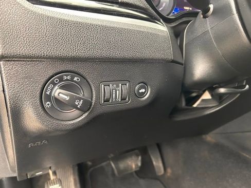 Used 2019 Chrysler 300 S image 26