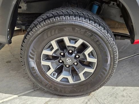 Used 2022 Toyota Tacoma TRD Off-Road AWD/4WD image 9