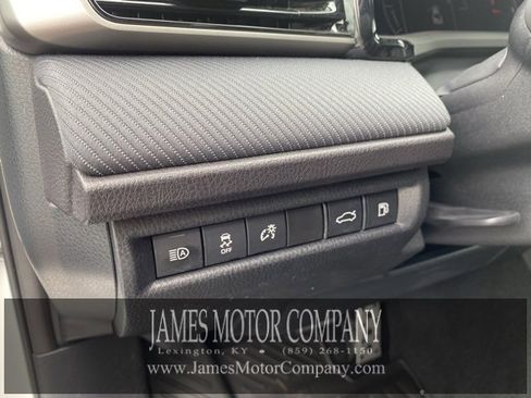 Used 2025 Toyota Camry SE image 13