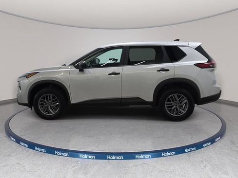 Used 2024 Nissan Rogue S AWD/4WD image 9