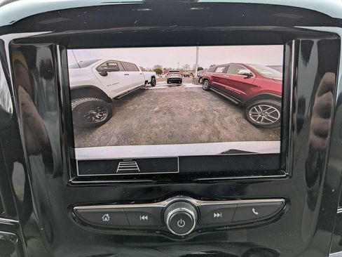 Used 2023 Chevrolet Traverse LS image 24