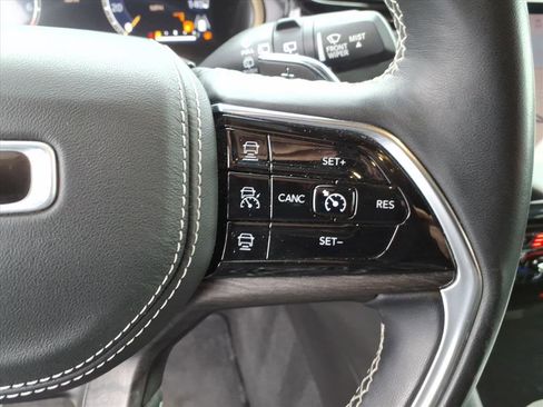 Used 2022 Jeep Grand Cherokee Overland w/ Luxury Tech Group IV image 20