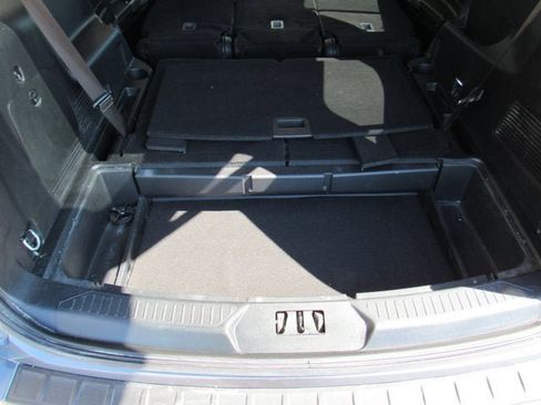 Used 2023 Ford Explorer XLT w/ Equipment Group 202A AWD/4WD image 35