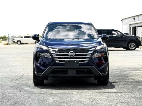 Used 2025 Nissan Rogue SV FWD image 2