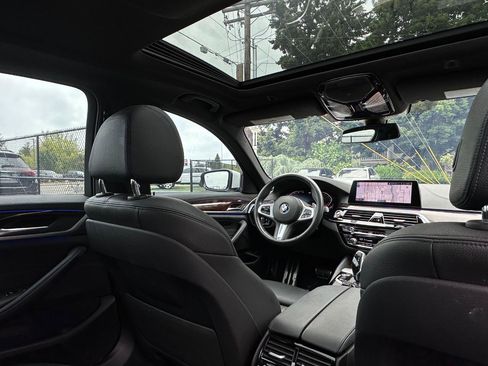 Used 2020 BMW 530i w/ M Sport Package RWD image 19