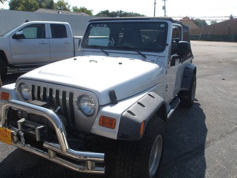 Used 2004 Jeep Wrangler 4WD image 3