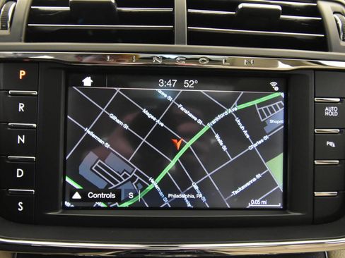 Used 2019 Lincoln Continental Select w/ Continental Climate Package image 21