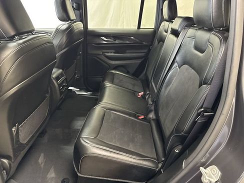 Used 2023 Jeep Grand Cherokee Altitude AWD/4WD image 13