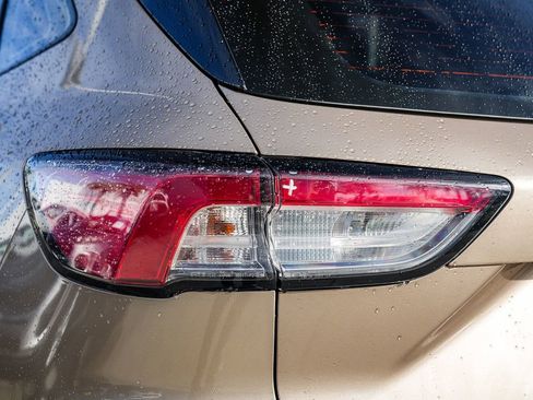 Used 2020 Ford Escape S image 9