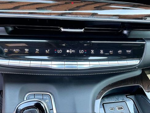 Used 2023 Cadillac Escalade Premium Luxury Platinum AWD/4WD image 24