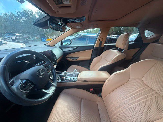 Used 2025 Lexus NX 250 FWD w/ Towing Package (2000 Lbs) image 4