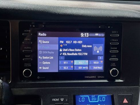 Used 2019 Toyota Sienna LE FWD image 14