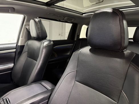 Used 2017 Toyota Highlander Limited Platinum image 15