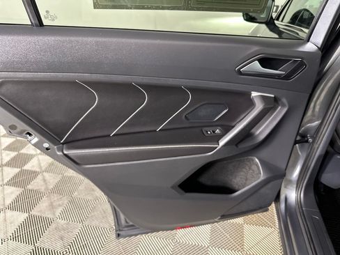 Used 2024 Volkswagen Tiguan SE w/ Panoramic Sunroof Package AWD/4WD image 26