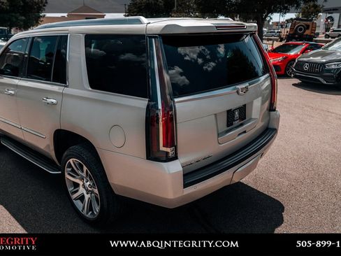 Used 2016 Cadillac Escalade Luxury AWD/4WD image 13