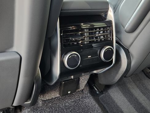 New 2025 Land Rover Range Rover Long Wheelbase SE image 32