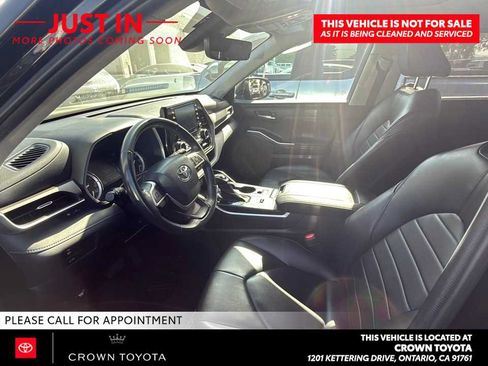 Used 2022 Toyota Highlander XLE FWD image 8
