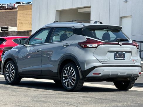 Used 2022 Nissan Kicks SV w/ Interior Electronics Package FWD image 5