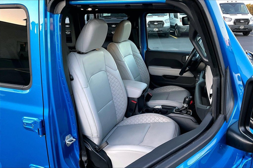 Used 2023 Jeep Wrangler Unlimited Sahara AWD/4WD image 7