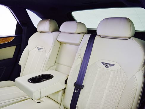 New 2025 Bentley Bentayga Plug-In Hybrid image 30