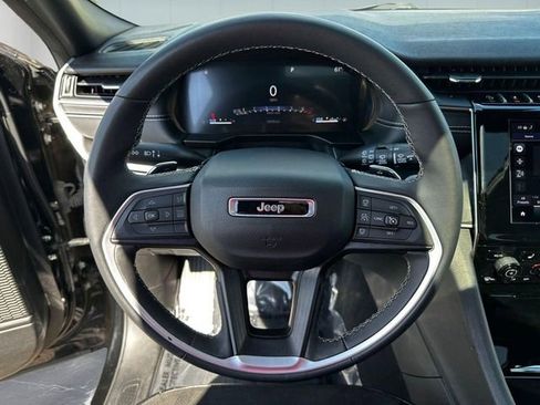 Used 2024 Jeep Grand Cherokee L Altitude AWD/4WD image 17