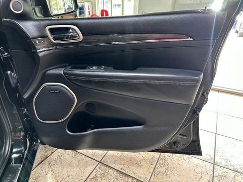Used 2017 Jeep Grand Cherokee Overland image 35