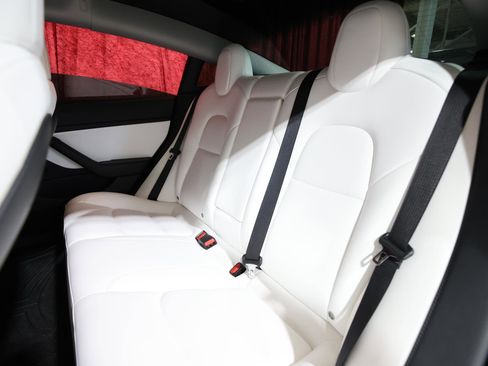 Used 2021 Tesla Model 3 Standard Range Plus image 14