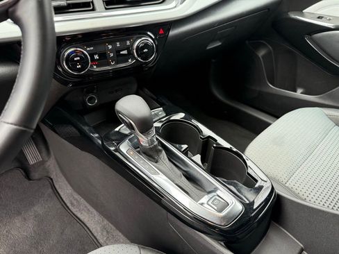 Used 2025 Chevrolet Trax LT w/ LT Convenience Package image 13