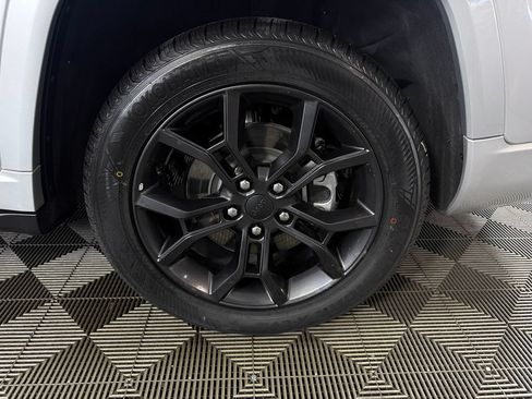 Used 2024 Jeep Grand Cherokee L Summit AWD/4WD image 11