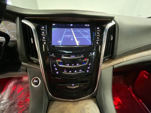 Used 2015 Cadillac Escalade ESV Premium AWD/4WD image 28