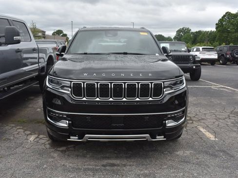 Used 2025 Jeep Wagoneer Series III w/ Premium Group I AWD/4WD image 2