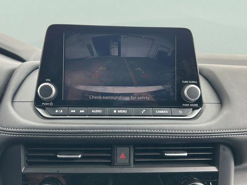 Used 2025 Nissan Rogue SV w/ SV Premium Package image 17