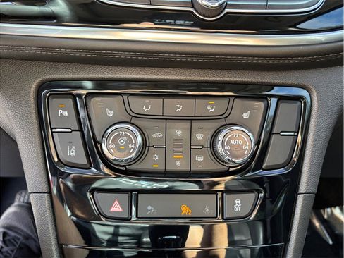 Used 2018 Buick Encore Premium image 34