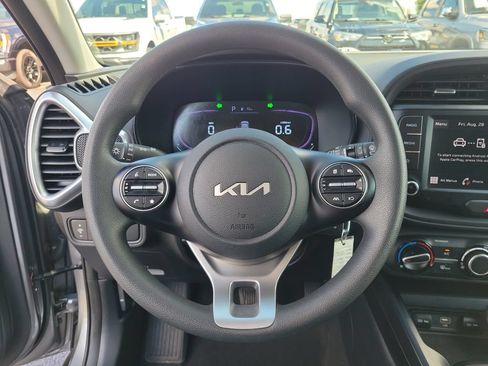 Used 2025 Kia Soul LX w/ LX Technology Package FWD image 23