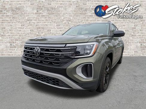 Certified 2025 Volkswagen Atlas Peak Edition SE AWD/4WD image 9