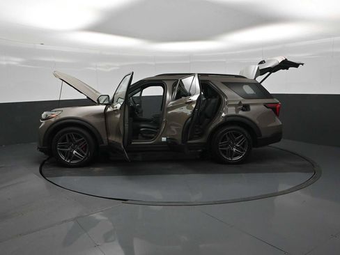 New 2026 Ford Explorer ST image 38