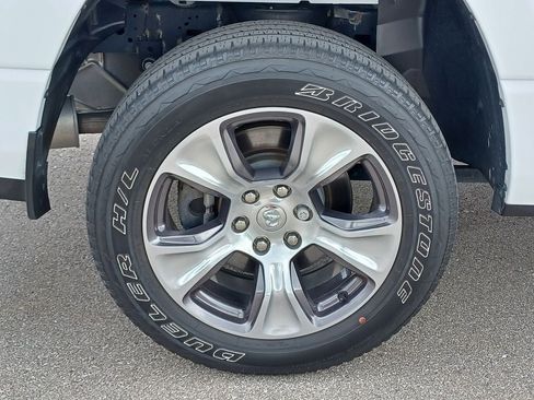 Used 2023 RAM 1500 Laramie AWD/4WD image 5