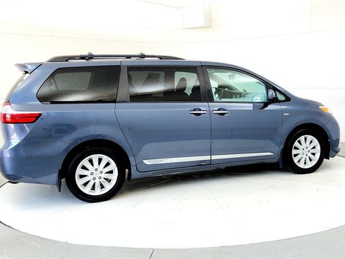 Used 2016 Toyota Sienna XLE Premium w/ Protection Package image 6