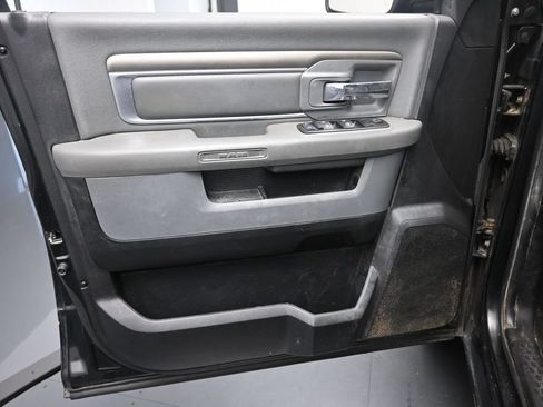 Used 2015 RAM 1500 Classic SLT RWD image 15