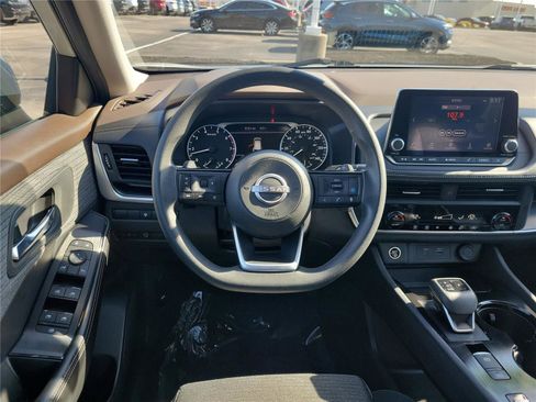 Used 2023 Nissan Rogue SV FWD image 11