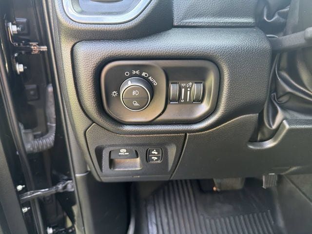 Used 2022 RAM 1500 Laramie AWD/4WD image 17