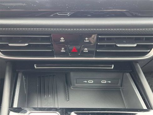 Used 2025 Volkswagen Atlas Cross Sport SE FWD image 18