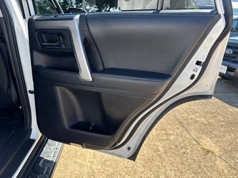 Used 2018 Toyota 4Runner SR5 Premium AWD/4WD image 18