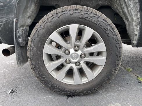 Used 2017 Toyota Tundra Limited w/ Limited Premium Package AWD/4WD image 9