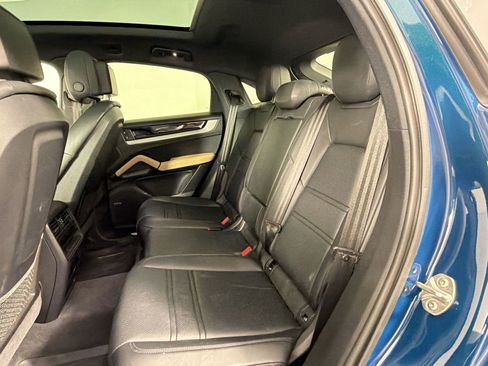 Certified 2024 Porsche Cayenne Coupe image 18