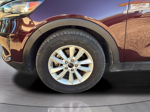 Used 2019 Kia Sorento LX w/ 3rd Row, Keyless Entry, image 38