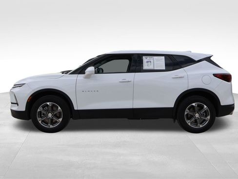 Used 2025 Chevrolet Blazer LT image 2