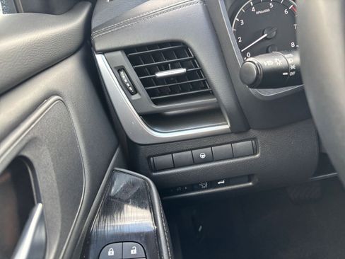 Used 2025 Nissan Rogue SV image 36