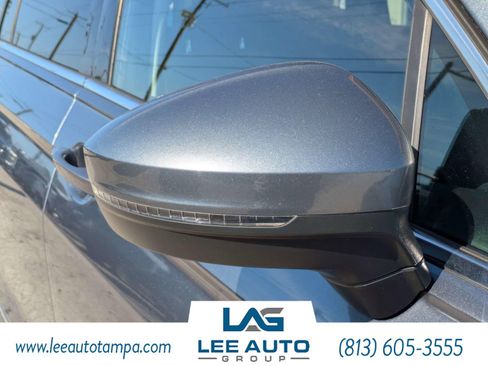 Used 2020 Volkswagen Tiguan SEL AWD/4WD image 11
